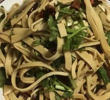 Bell Pepper and Tofu Skin Stir-Fry