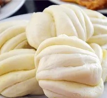 Flower-shaped steamed bun