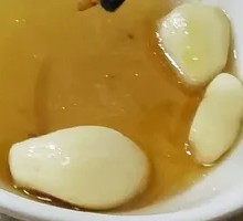 Vinegar-Pickled Garlic