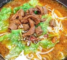 麻辣牛杂米线