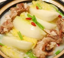 Braised Pork Bones with Chinese Cabbage