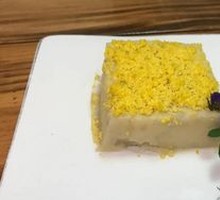 Golden Cake with Flavor