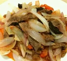 Onion Stir-Fried with Beef