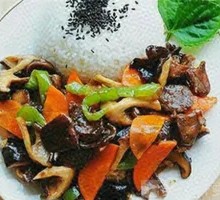 Stir-Fried Mushroom and Meat over Rice