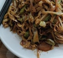 Stir-Fried Noodles with Shredded Meat