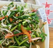 Stir-fried leek with bean sprouts