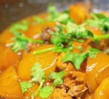 Stir-fried Chicken in Iron Pot