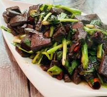 Stir-fried羊血 with leeks