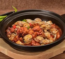 Old Qingdao Clay Pot Clam Chicken