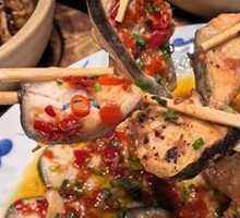 Double-Color Steamed Xijiang Clam Fish