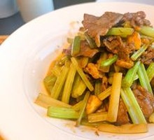 Stir-Fried Beef with Yellow Onion