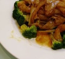 Golden Onion Stewed Pig Trotter Tendons