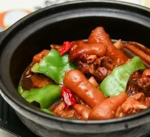 Braised Pig Trotters in Brown Sauce