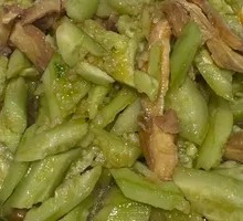 Cucumber with Donkey Hoof Tendons
