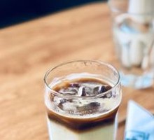 Lychee Peach Iced Latte