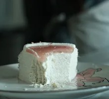White Peach Oolong Layer Cake