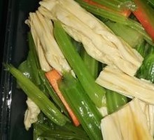 Stir-fried Celery with Tofu Skin