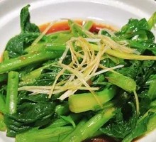Steamed Bok Choy in White Sauce
