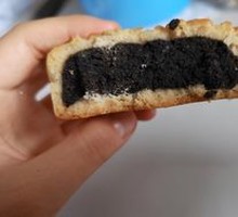 Black Sesame Mooncake