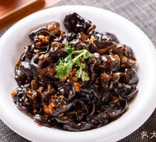 Sauce-Braised Pork and Black Mushroom
