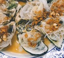Garlic Steamed Oysters with Rice Noodles