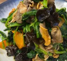 Clam and Spinach Salad