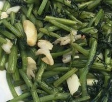 Stir-Fried Garlic Chrysanthemum Greens