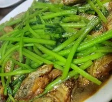 Dolphinfish Stewed with Shepherd's Purse