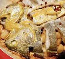 Braised Yellow Croaker in Clay Pot