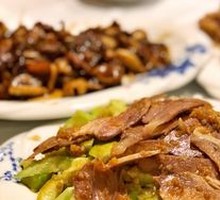 Braised Pork Shank with Cucumber