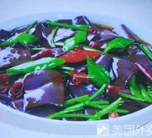 Stir-fried羊血 with leeks