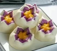 Golden Sand Lotus Bun