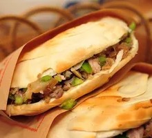 Green Pepper and Lean Pork Steamed Bun
