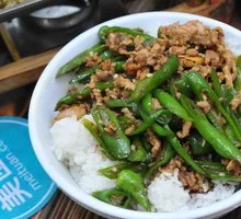 Green Pepper and Pork Stir-fry Rice Bowl