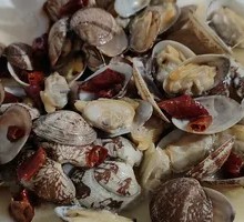 Spicy Stir-Fried Clams