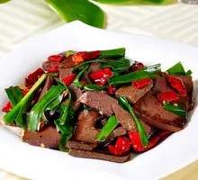 Stir-fried羊血 with leeks