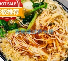 Enoki Mushroom Hot Pot Noodles