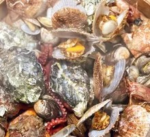 Seafood Steamed in One Pot