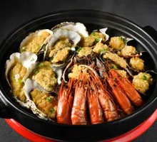Clam Pot with Seafood Delight