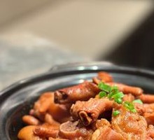 Braised Pig Trotters and Chicken Feet in Clay Pot