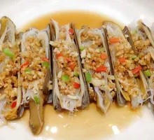 Stir-Fried Big Clams with Garlic
