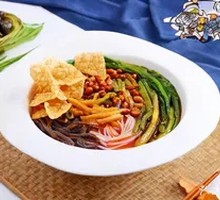 Crackling Rolls with Snail Noodles
