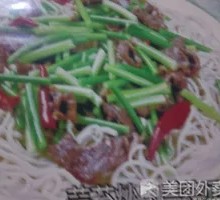 Garlic Shoot Beef Noodles