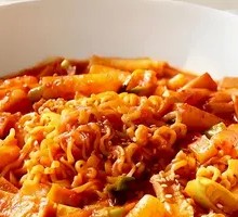 Ramen and Rice Cake Stir-Fry