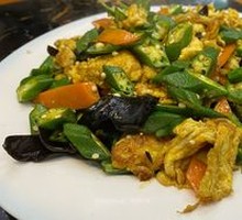 Okra and Black Mushroom Stir-Fried Eggs
