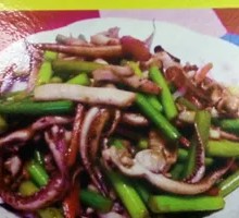 Squid Stir-Fried with Garlic Shoots