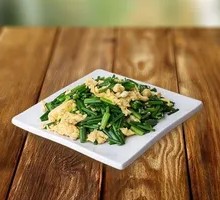 Stir-fried eggs with chives