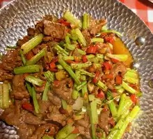 Stir-Fried Beef with Yellow Onion