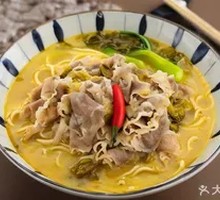 Golden Sour Beef Noodle Soup