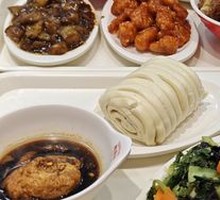 Flower-shaped steamed bun